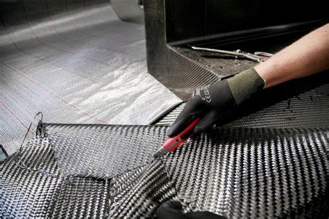  Carbon Fiber: Een Revolutionaire Materiaal voor Aerospace en Automobielproductie!